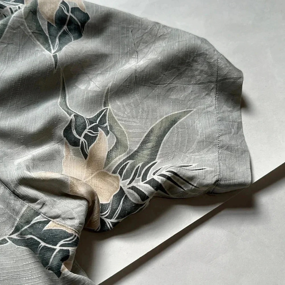 Luau silk Hawaiian shirt flowers button up size large - Picture 4 of 5